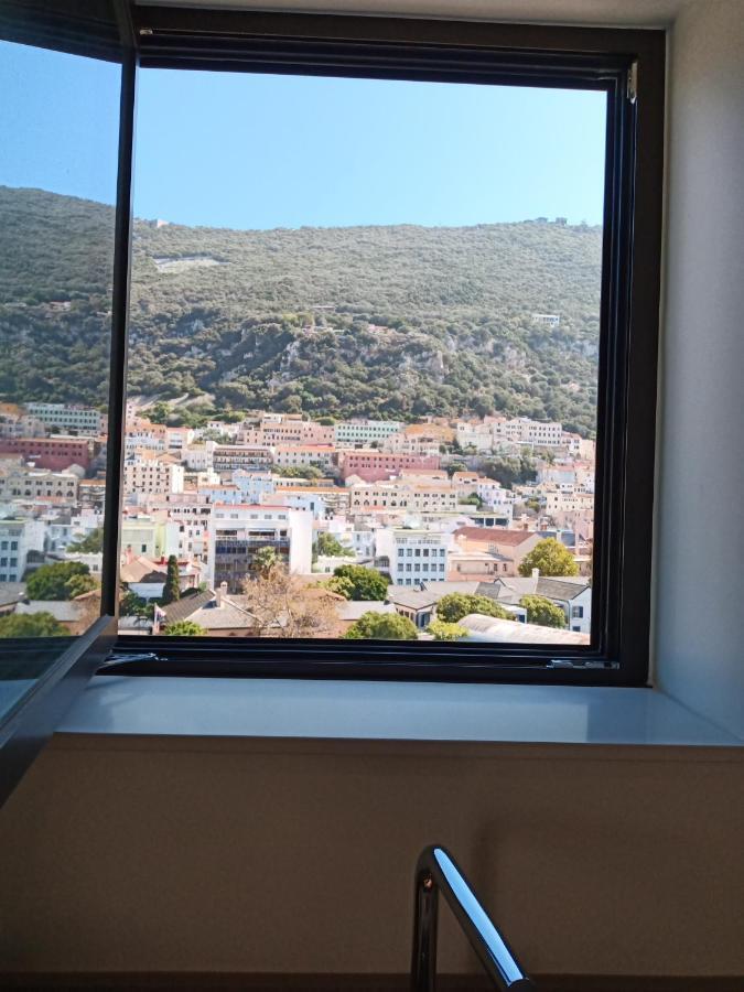Kings Wharf Quay29 - Large Studio Apartment With 3 Pools - Gym - Rock Views - Holiday And Short Let Apartments In 지브롤터 외부 사진