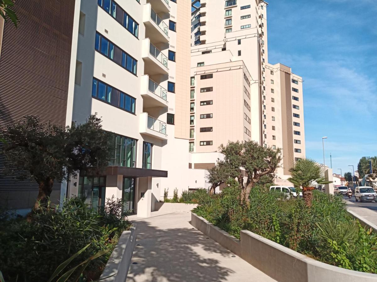 Kings Wharf Quay29 - Large Studio Apartment With 3 Pools - Gym - Rock Views - Holiday And Short Let Apartments In 지브롤터 외부 사진