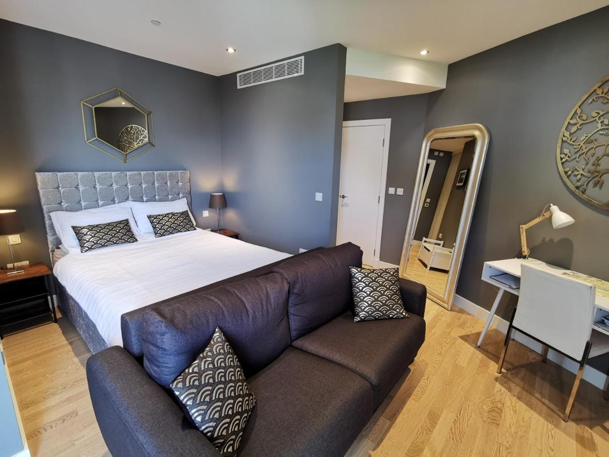 Kings Wharf Quay29 - Large Studio Apartment With 3 Pools - Gym - Rock Views - Holiday And Short Let Apartments In 지브롤터 외부 사진